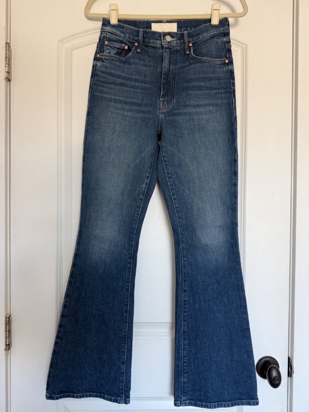 MOTHER Weekender Skimp Mid-Rise Flare Jeans 26 - Picture 4 of 9